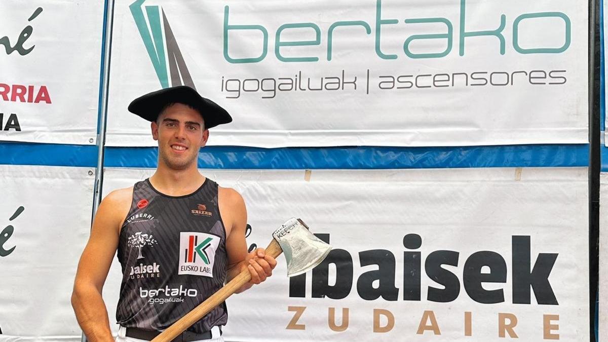 Iker Vicente se impone en la Urrezko Aizkolari